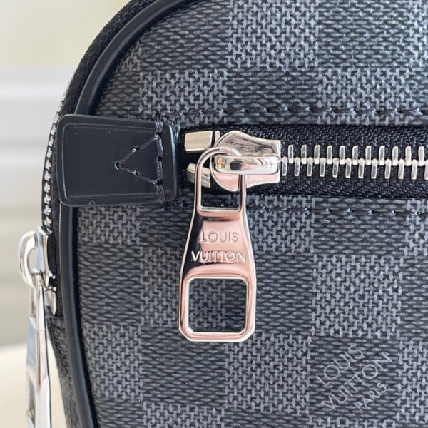 Designer Louis Vuitton Replicas Ambler Damier Graphit Bum N41289 Beutel