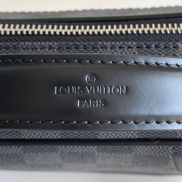 Designer Louis Vuitton Replicas Ambler Damier Graphit Bum N41289 Beutel